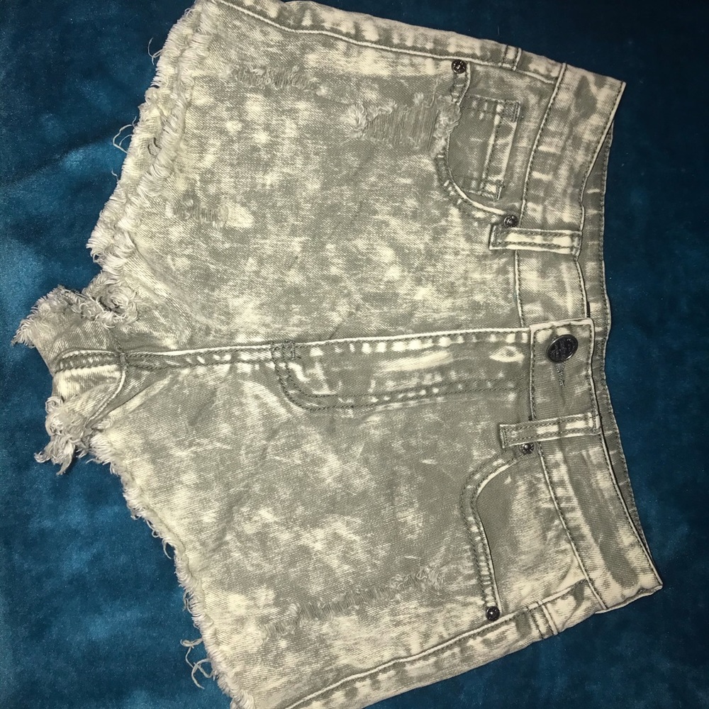 Army Green High-Waist Shorts